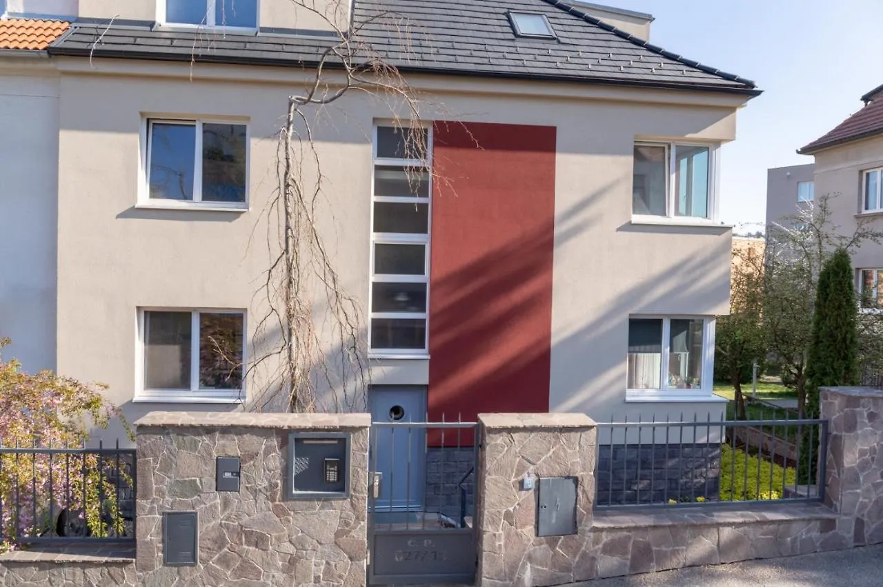 Apartman 2+Kk, 50 M2 V Klidne Lokalite. 10 Min Od Centra Prahy. Praha