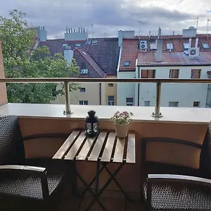 Cozy Rooftop With Balcony Apartmán