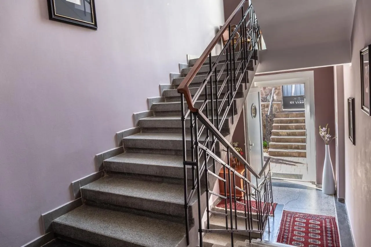 Apartman 2+Kk, 50 M2 V Klidne Lokalite. 10 Min Od Centra Prahy. Prag