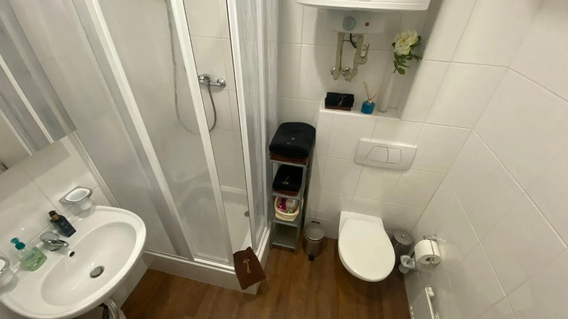 Apartman 2+Kk, 50 M2 V Klidne Lokalite. 10 Min Od Centra Prahy. Prag