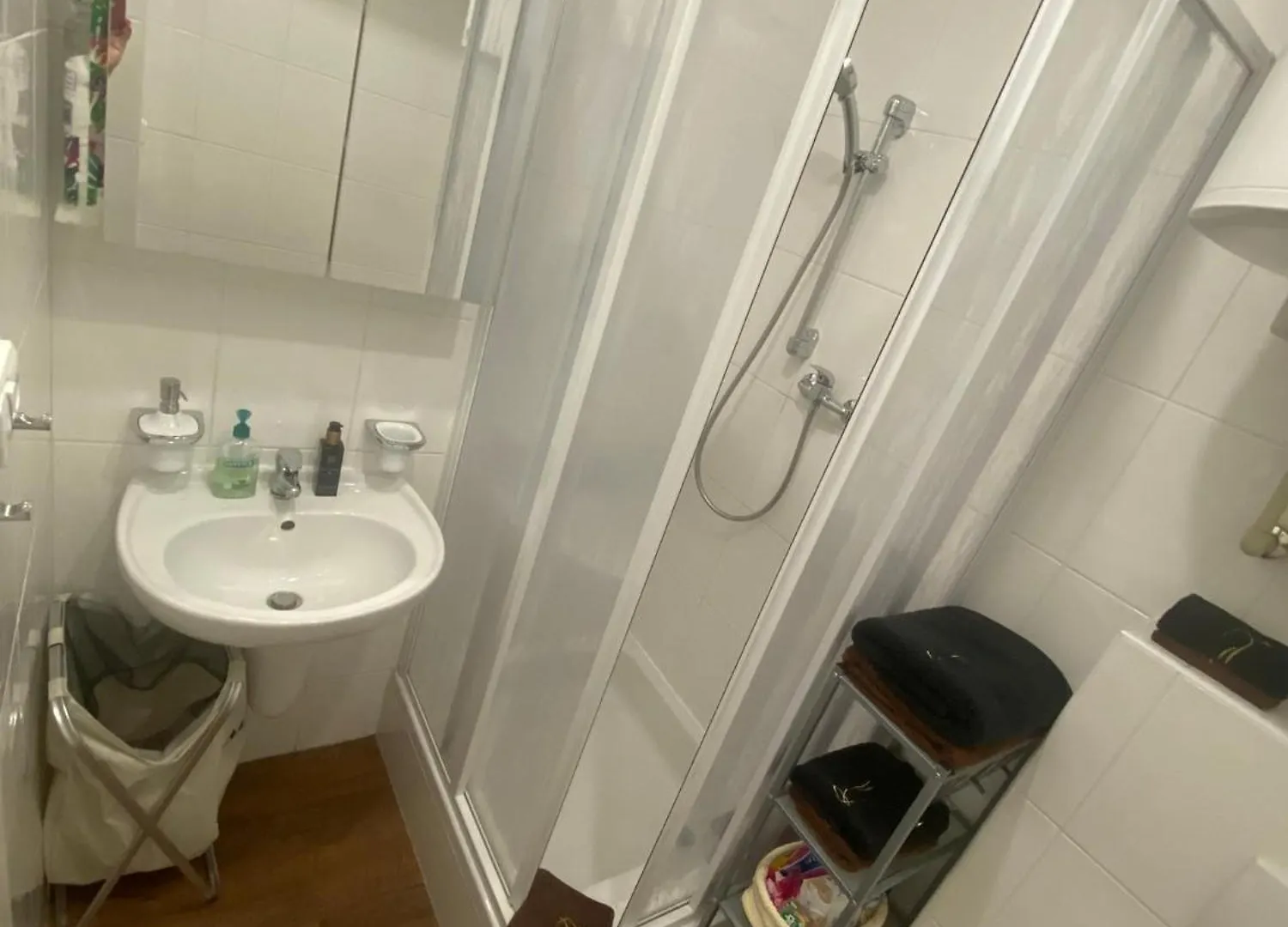 Lejlighed Apartman 2+Kk, 50 M2 V Klidne Lokalite. 10 Min Od Centra Prahy. Prag Tjekkiet